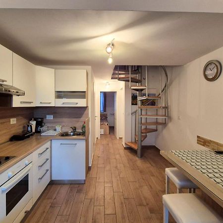 Apartman Meghan พูลา ภายนอก รูปภาพ