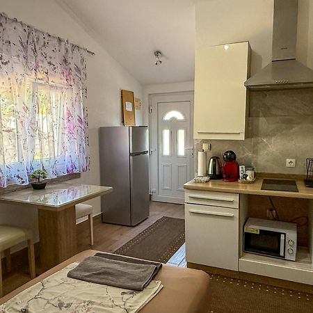 Apartman Meghan พูลา ภายนอก รูปภาพ