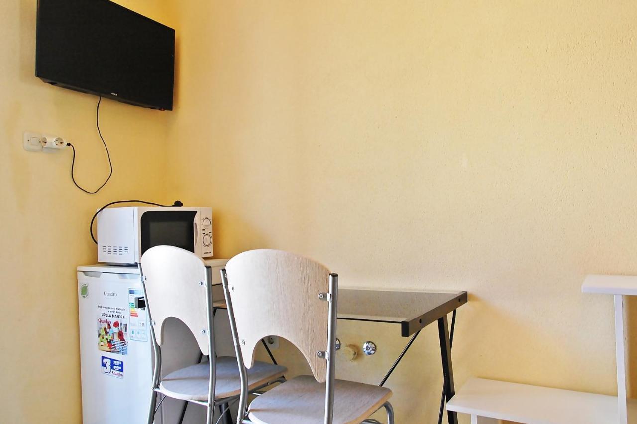 Apartman Meghan พูลา ภายนอก รูปภาพ