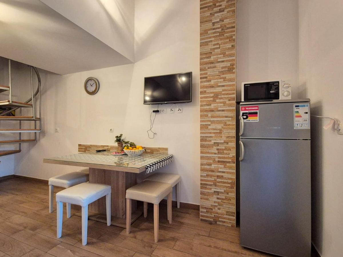 Apartman Meghan พูลา ภายนอก รูปภาพ