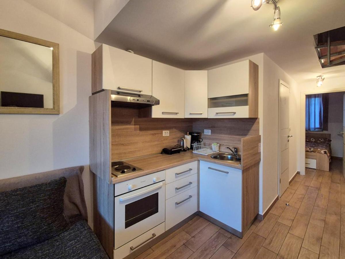 Apartman Meghan พูลา ภายนอก รูปภาพ