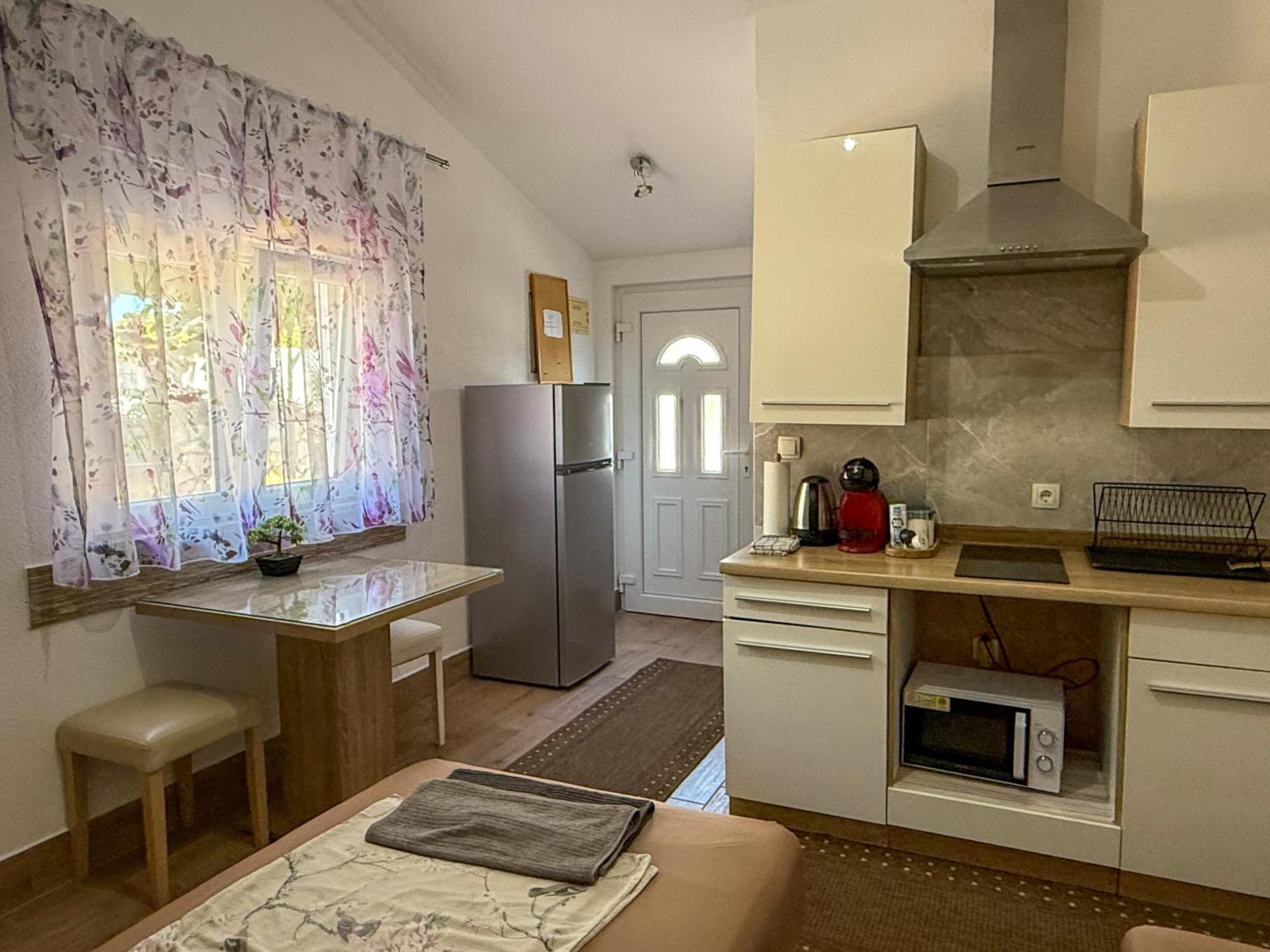 Apartman Meghan พูลา ภายนอก รูปภาพ