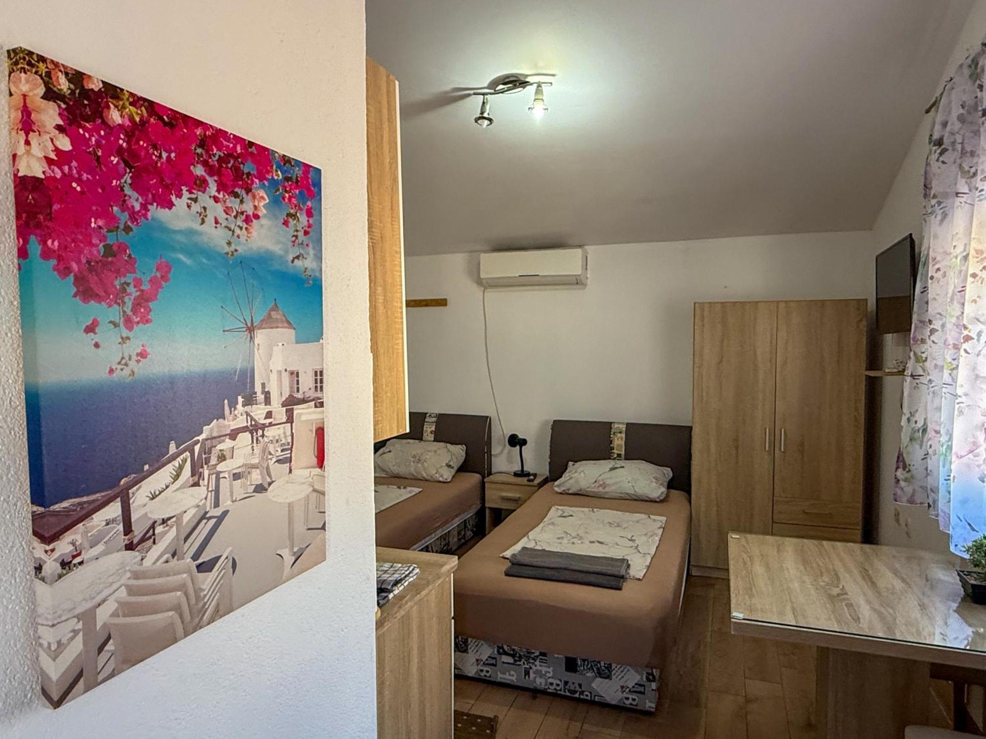 Apartman Meghan พูลา ภายนอก รูปภาพ