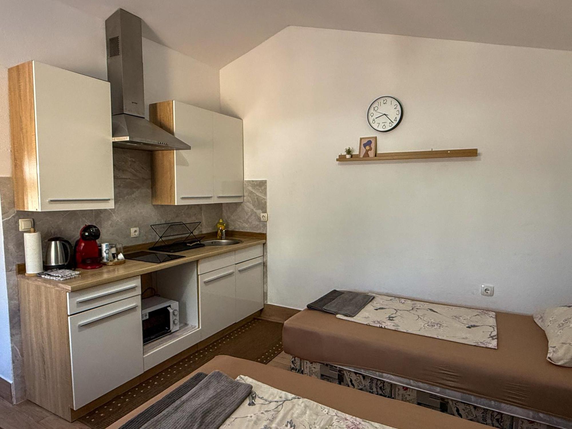 Apartman Meghan พูลา ภายนอก รูปภาพ