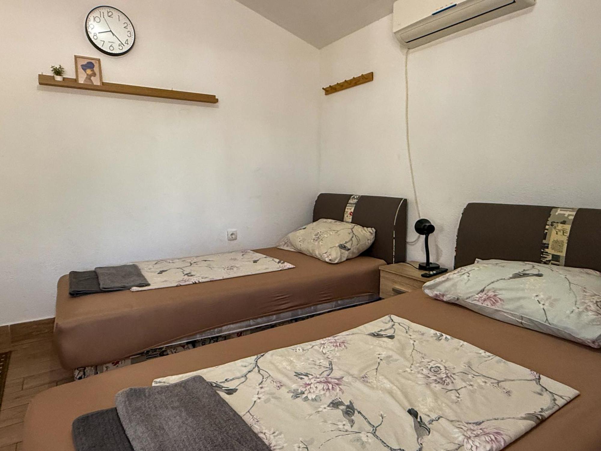 Apartman Meghan พูลา ภายนอก รูปภาพ